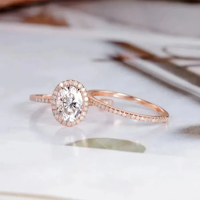 Silver or Gold Moissanite Oval Cut Halo Engagement Ring 15ct Luxus Moissanite Rings