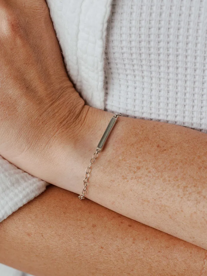 closebymejewelry Bracelets Thin Lateral Bar Chain Cremation Bracelet in 14K Yellow Gold