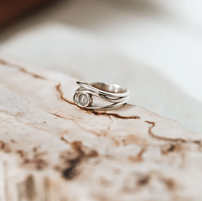 closebymejewelry Three Band Cremation Ring in 14K White Gold Rings