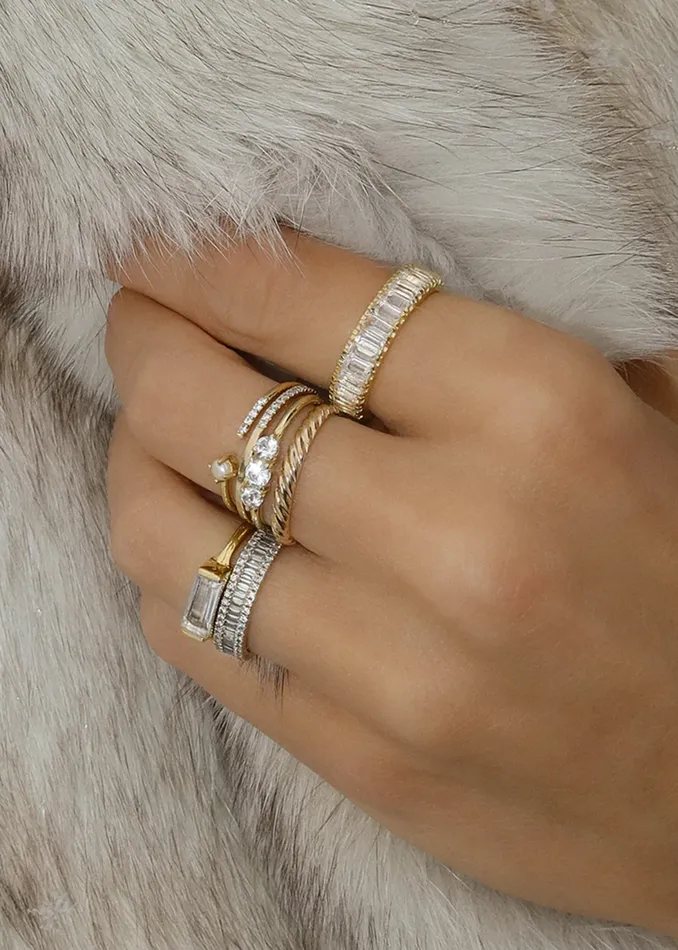 Rings Leah Alexandra Circa Ring Gold White Topaz