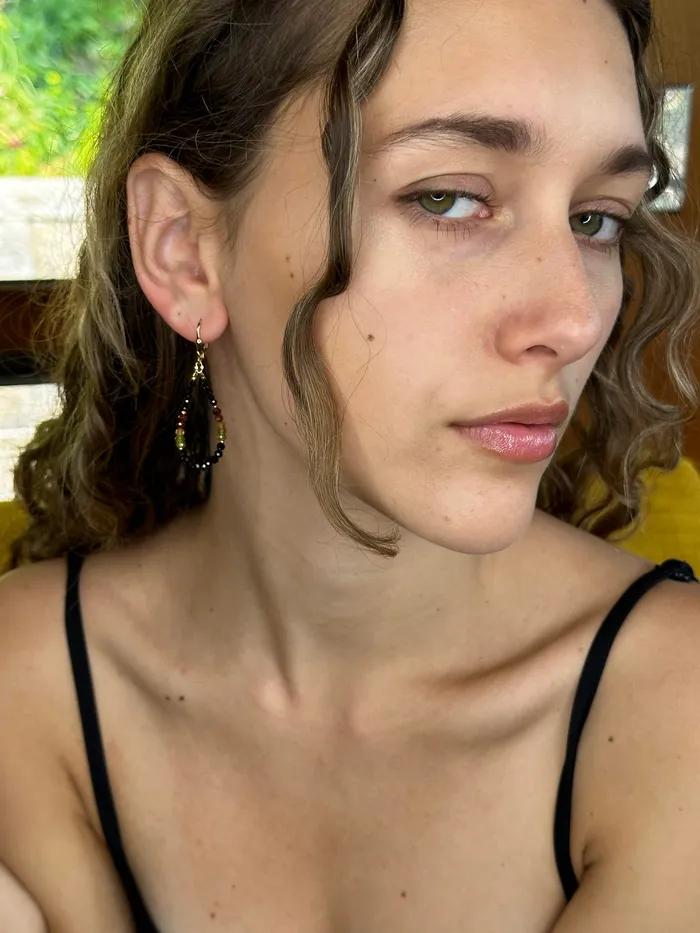 Q Evon Earrings Gold Leverback Earrings with Spinel Hessonite Zircon